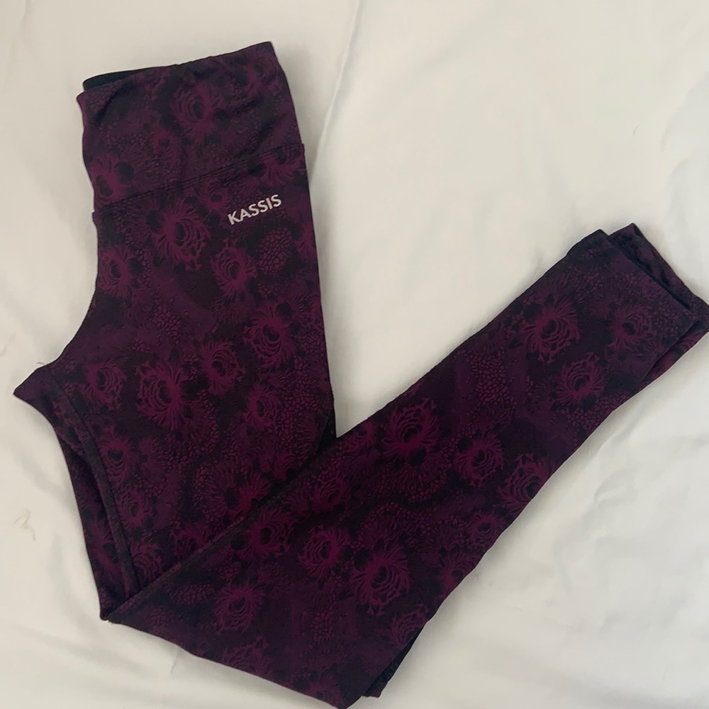 Sweat wicking leggings with mesh
